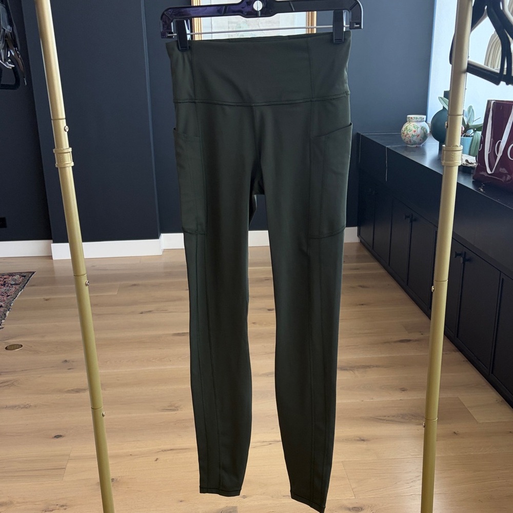 Athleta Women’s ultimate stash tight small tall Olive Green Pocket Leggings